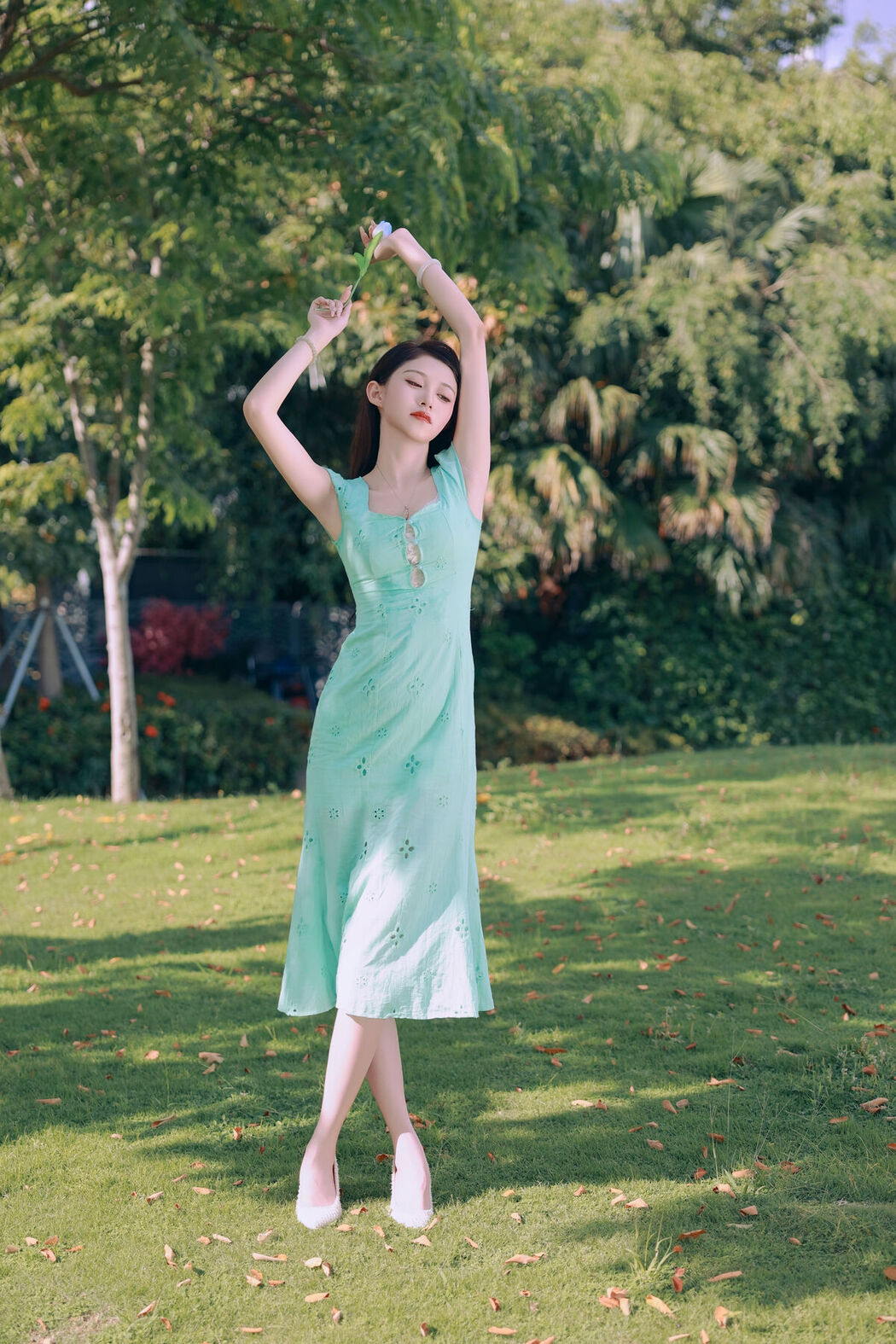YiTuYu艺图语 Vol.7492 Liu Liu