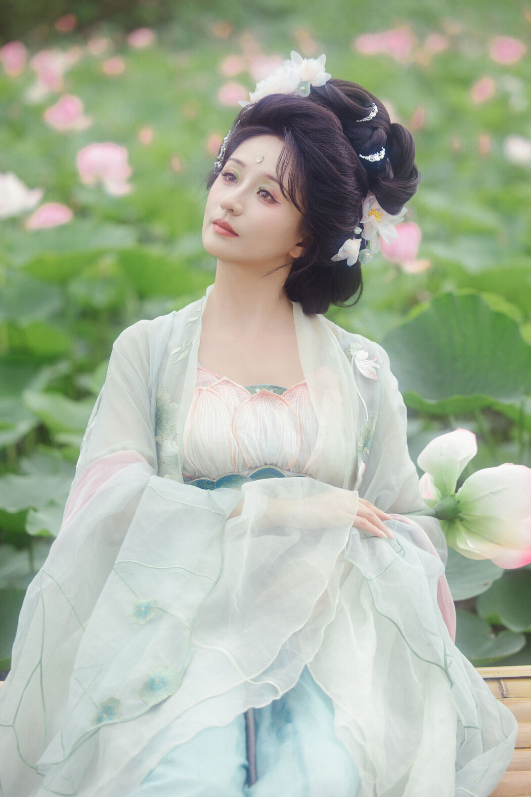 YiTuYu艺图语 Vol.7467 Piao Piao Bu Chi Cao
