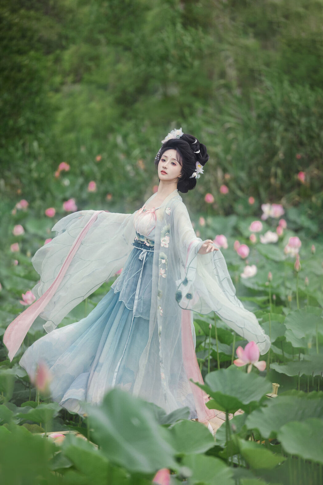 YiTuYu艺图语 Vol.7467 Piao Piao Bu Chi Cao