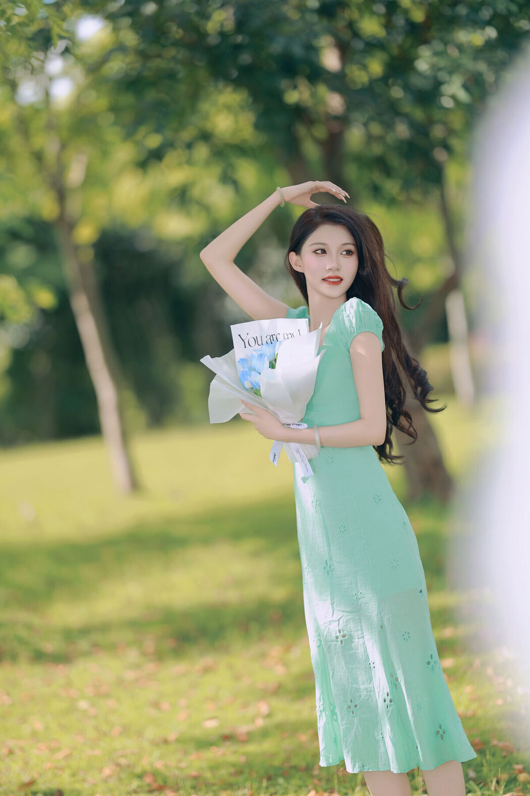YiTuYu艺图语 Vol.7492 Liu Liu