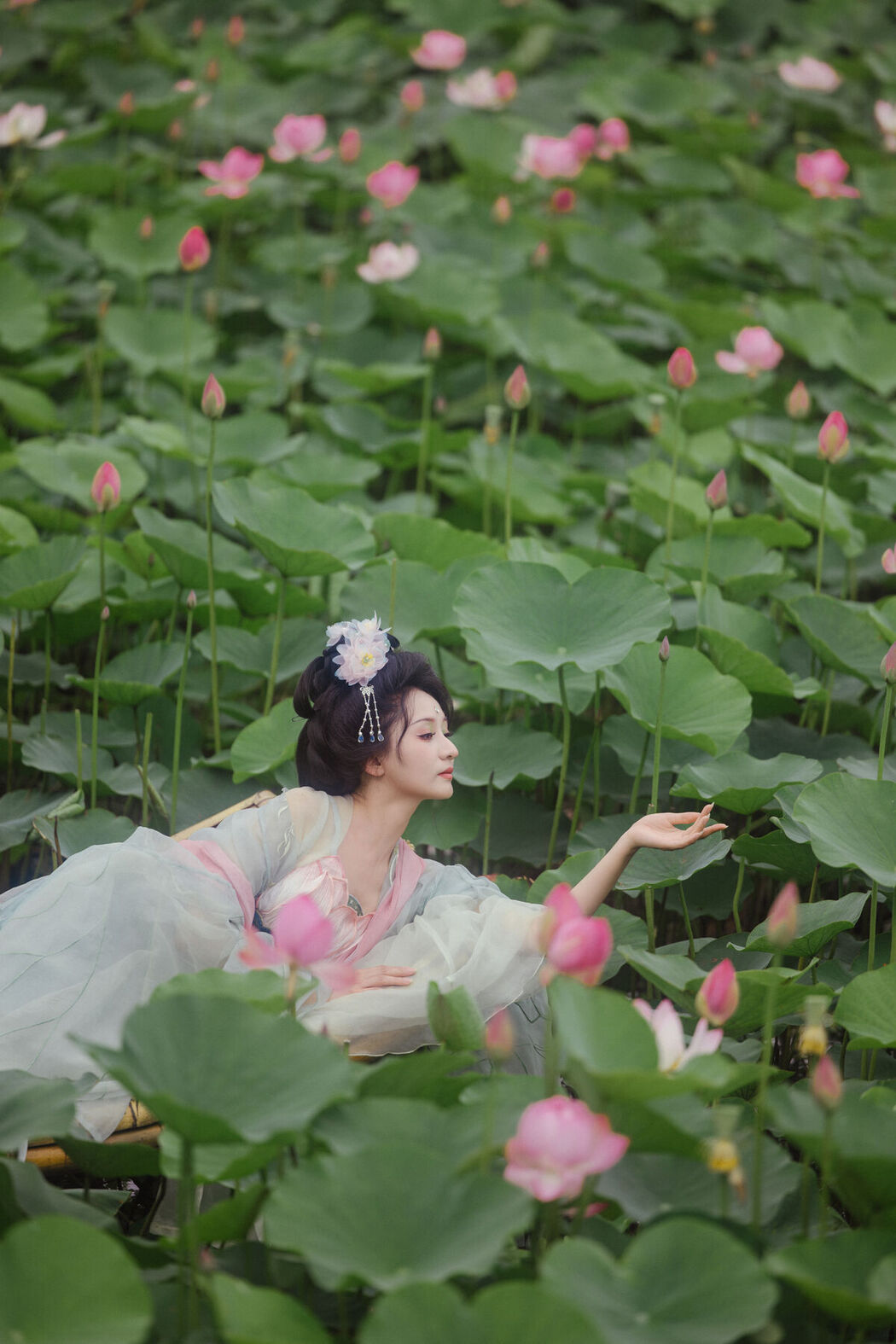 YiTuYu艺图语 Vol.7467 Piao Piao Bu Chi Cao