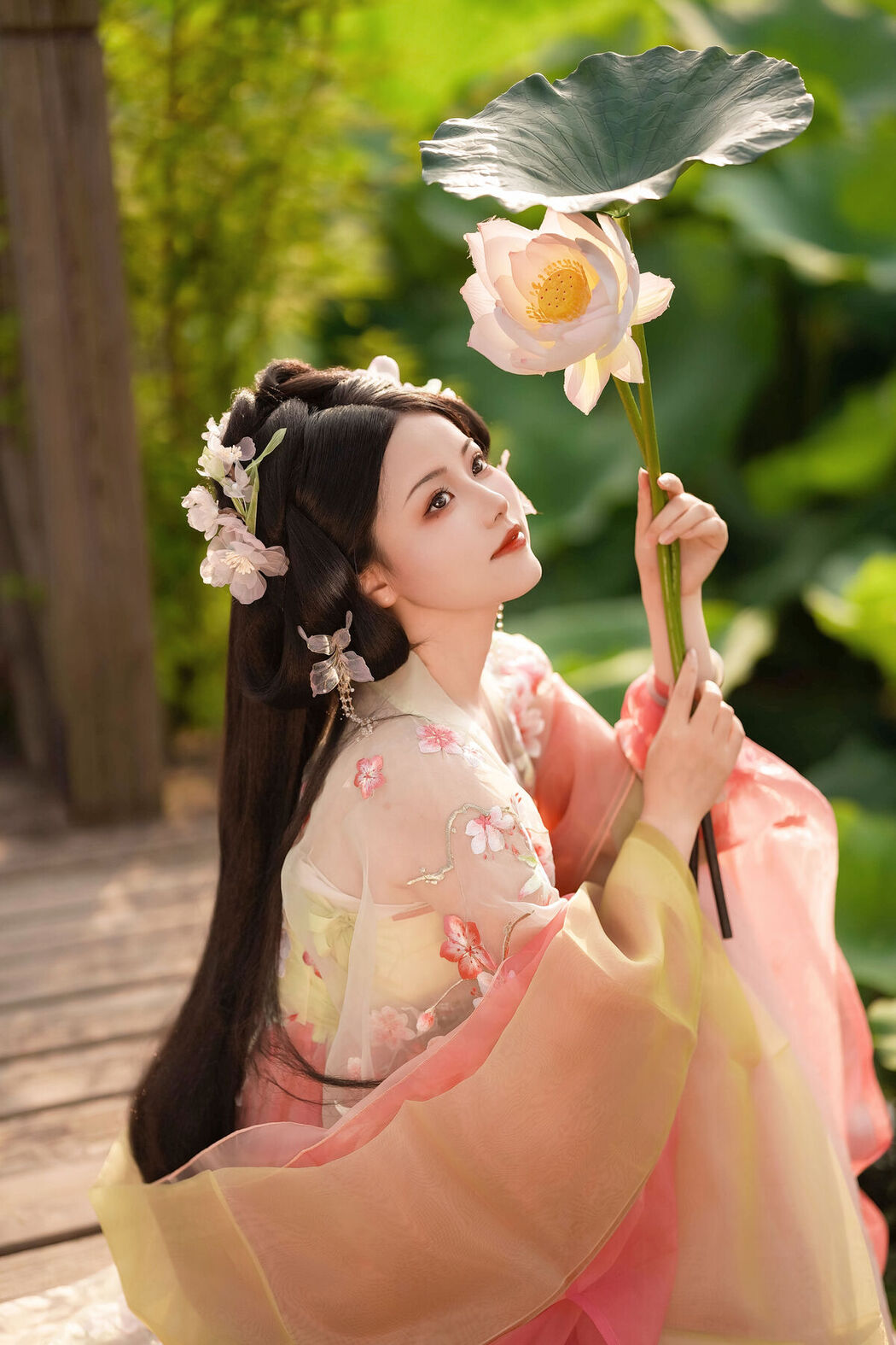 YiTuYu艺图语 Vol.7409 Yu Xiao Li Lili