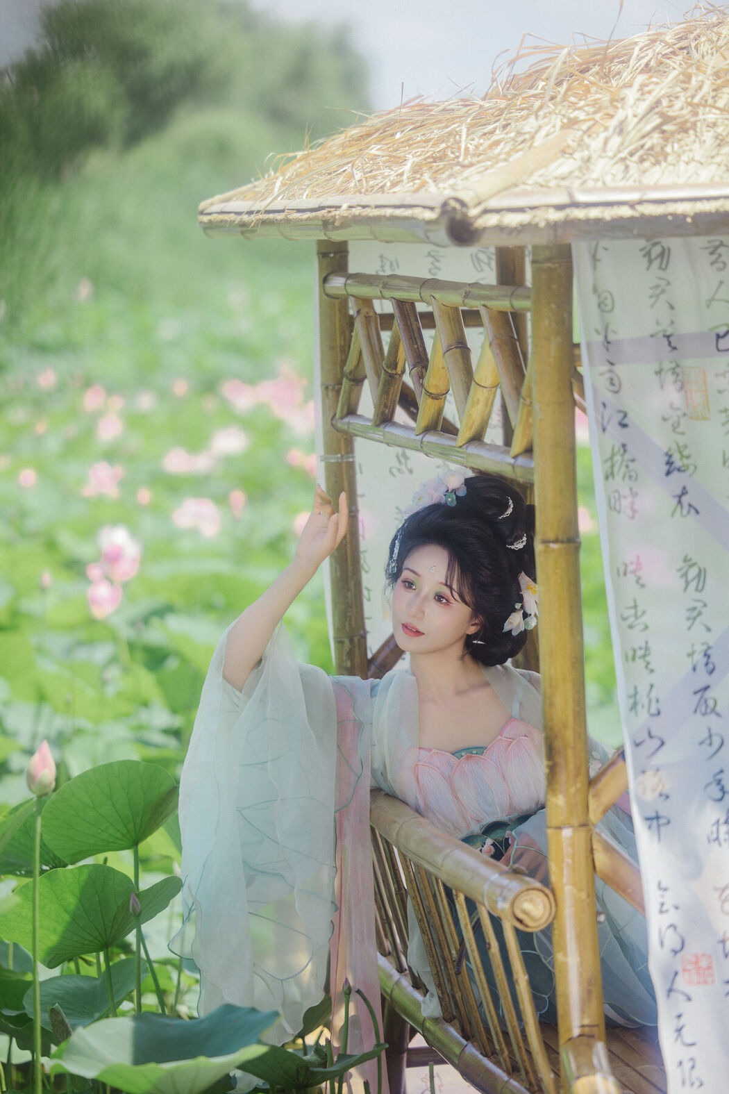 YiTuYu艺图语 Vol.7467 Piao Piao Bu Chi Cao