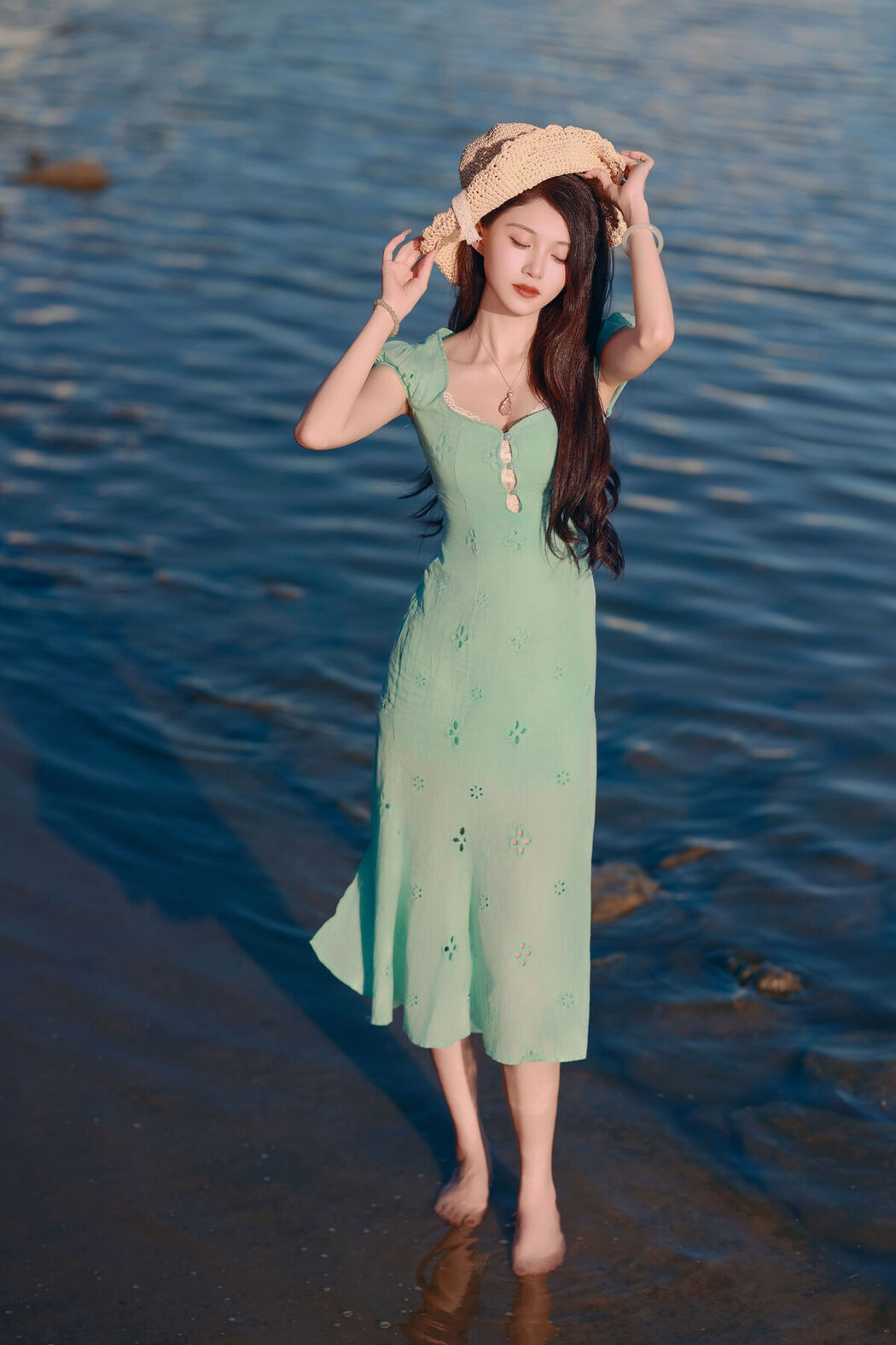 YiTuYu艺图语 Vol.7492 Liu Liu