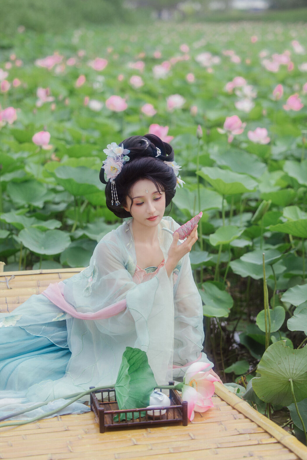 YiTuYu艺图语 Vol.7467 Piao Piao Bu Chi Cao