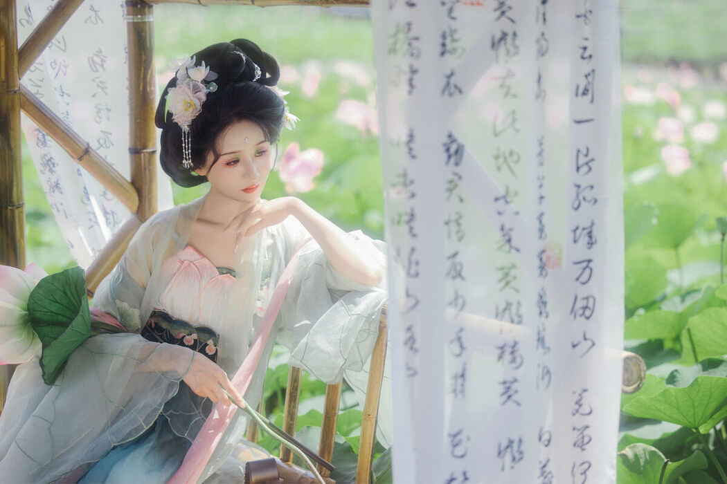YiTuYu艺图语 Vol.7467 Piao Piao Bu Chi Cao