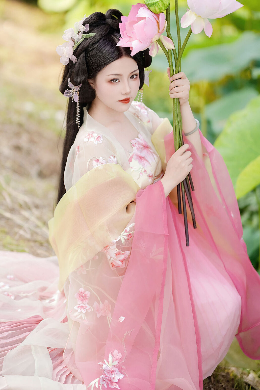 YiTuYu艺图语 Vol.7409 Yu Xiao Li Lili Cover Photo