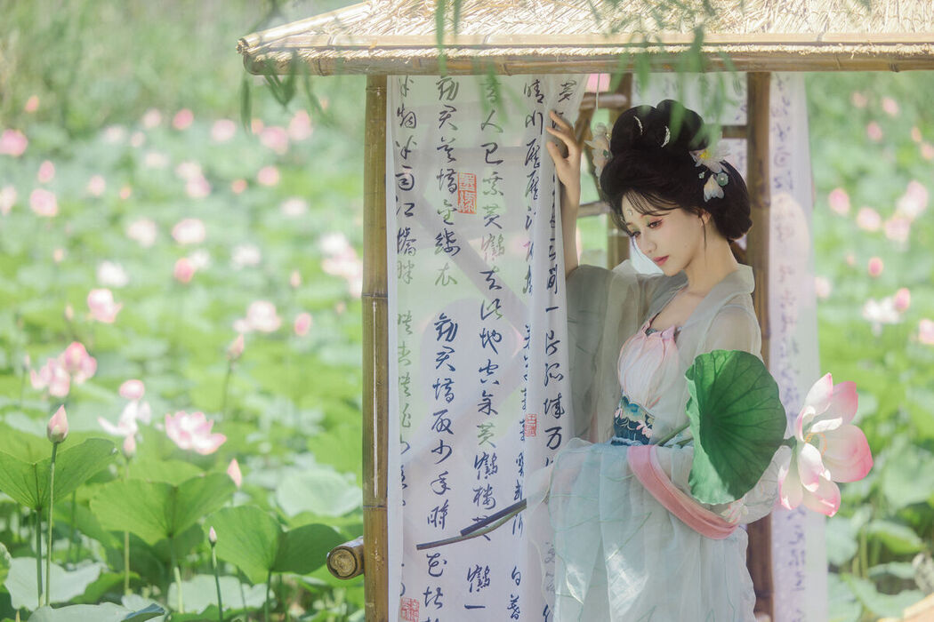 YiTuYu艺图语 Vol.7467 Piao Piao Bu Chi Cao
