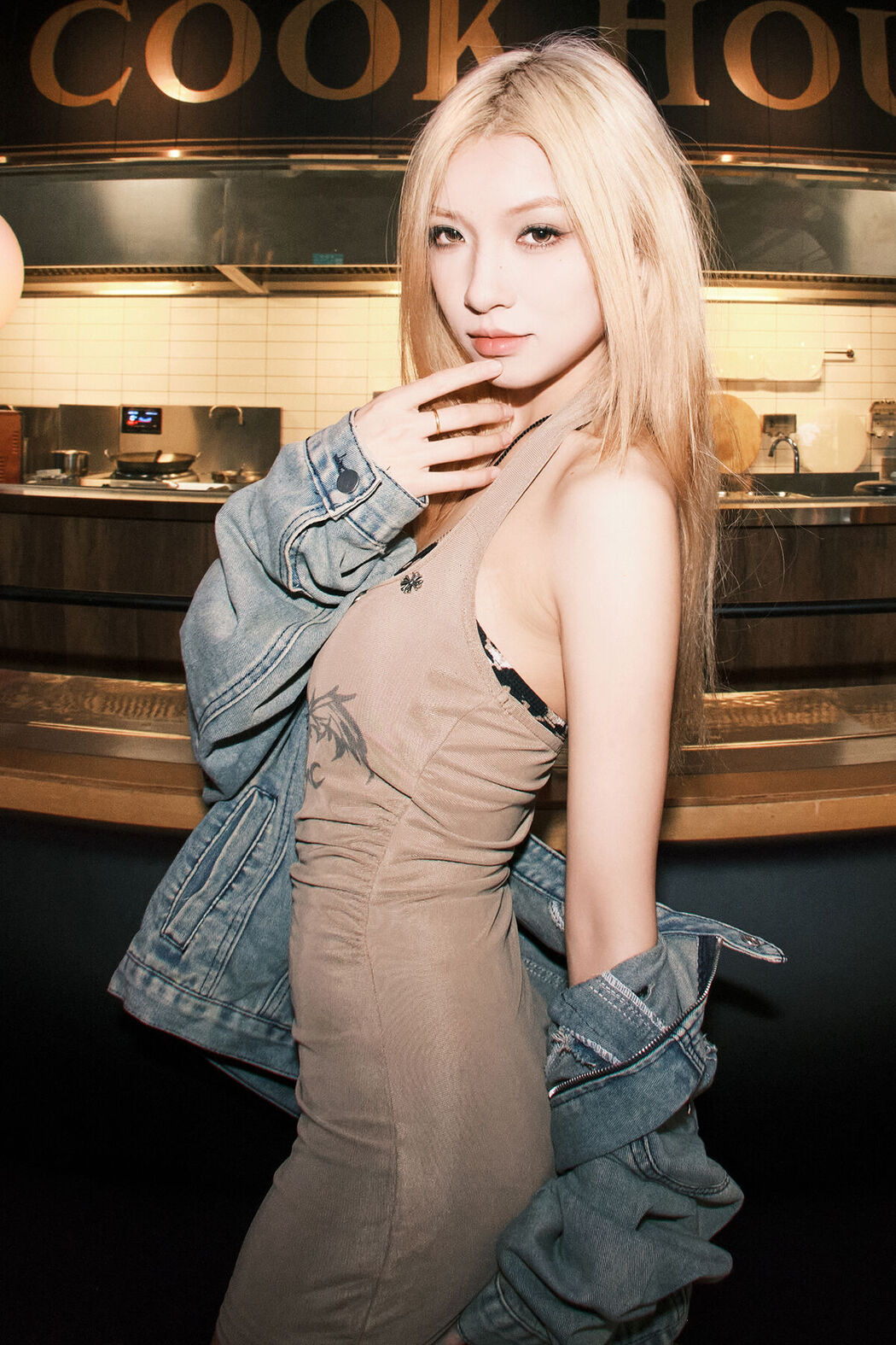 YiTuYu艺图语 Vol.7420 Wanwan Cover Photo