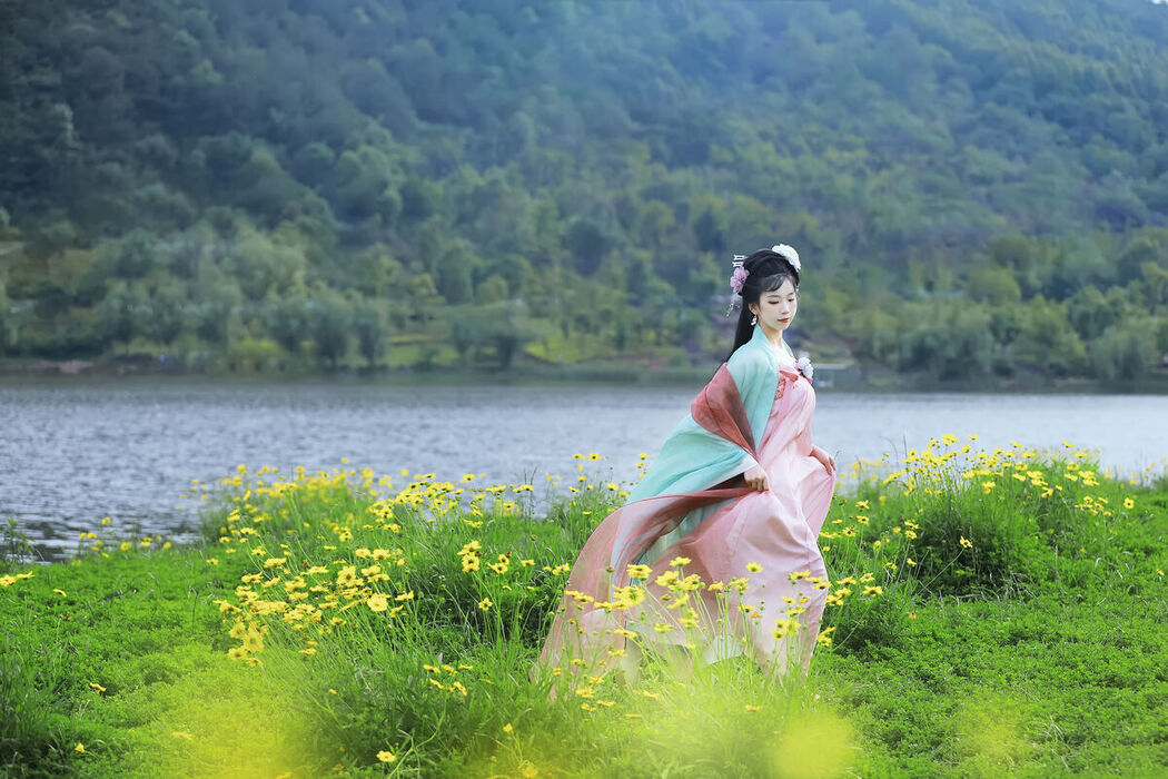 YiTuYu艺图语 Vol.7422 Zhou Zhou AY