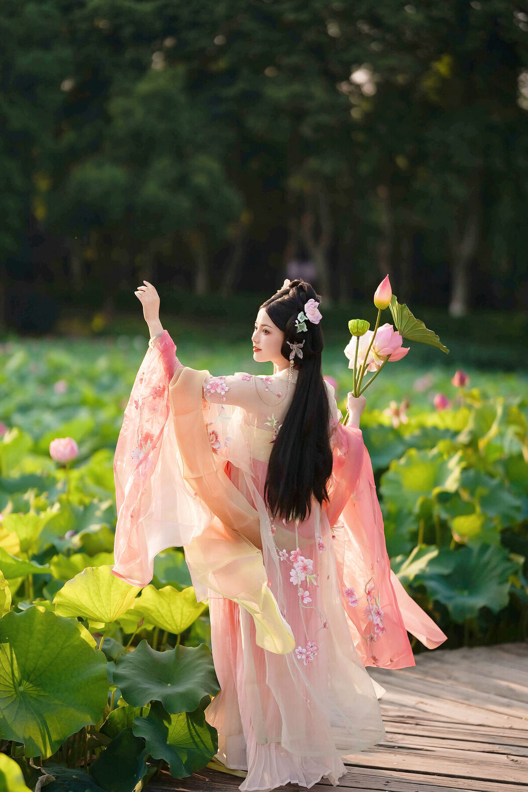 YiTuYu艺图语 Vol.7409 Yu Xiao Li Lili