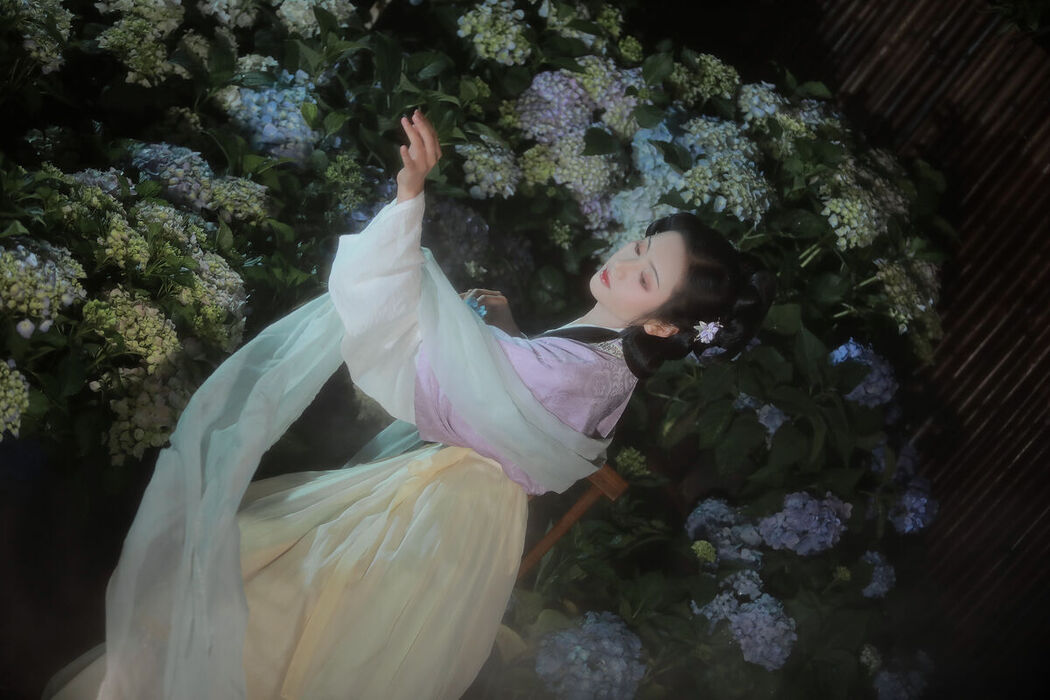 YiTuYu艺图语 Vol.7365 Yu Jin