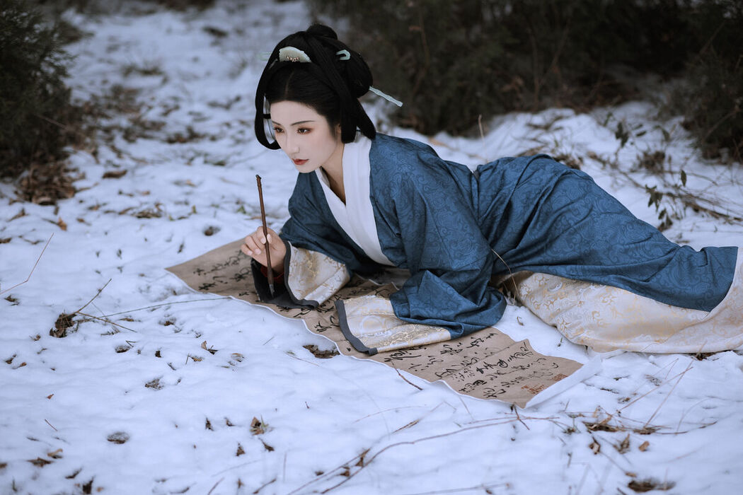 YiTuYu艺图语 Vol.7431 Zhi Yu Qian Deng