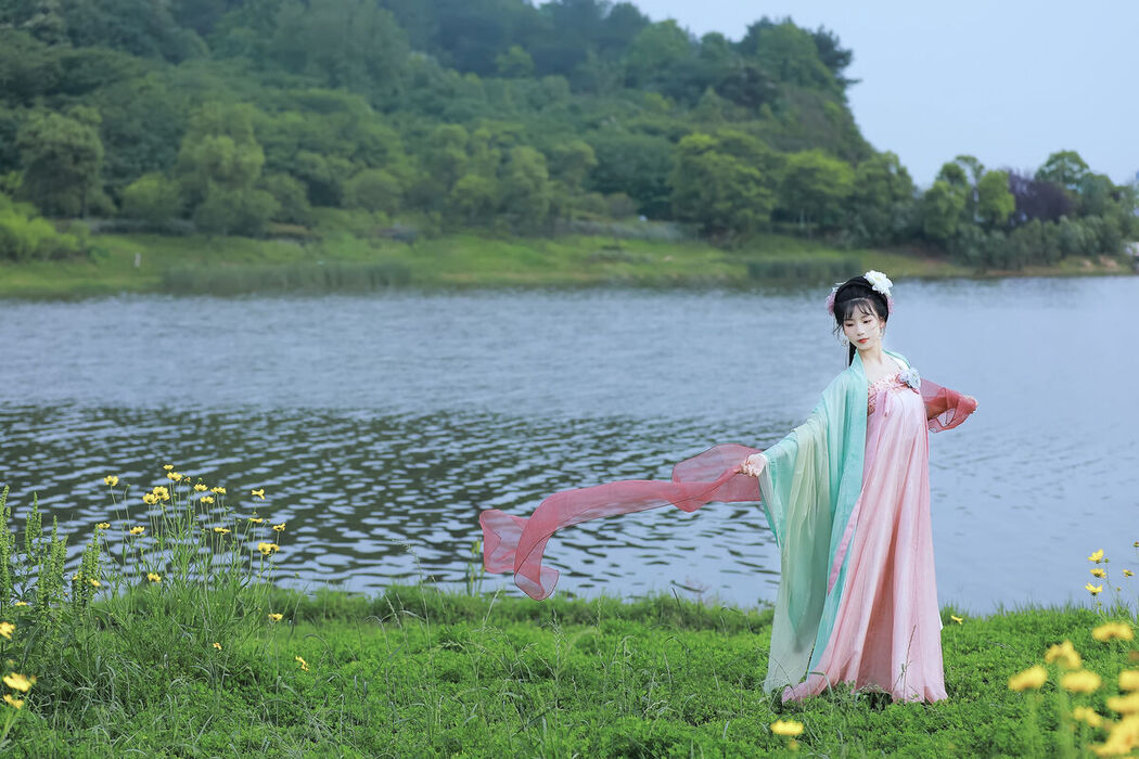 YiTuYu艺图语 Vol.7422 Zhou Zhou AY