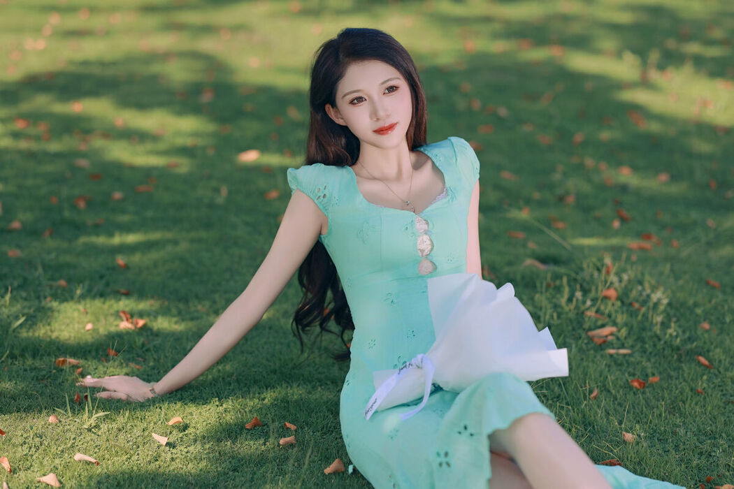YiTuYu艺图语 Vol.7492 Liu Liu