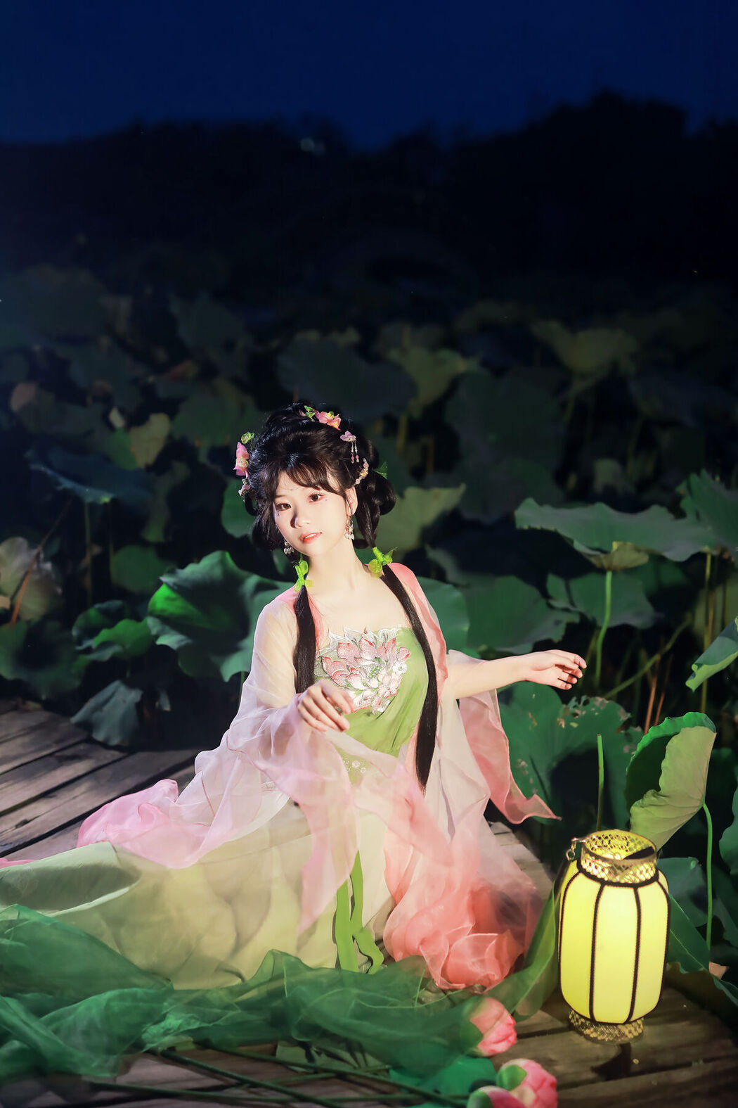 YiTuYu艺图语 Vol.7524 Zhou Zhou AY