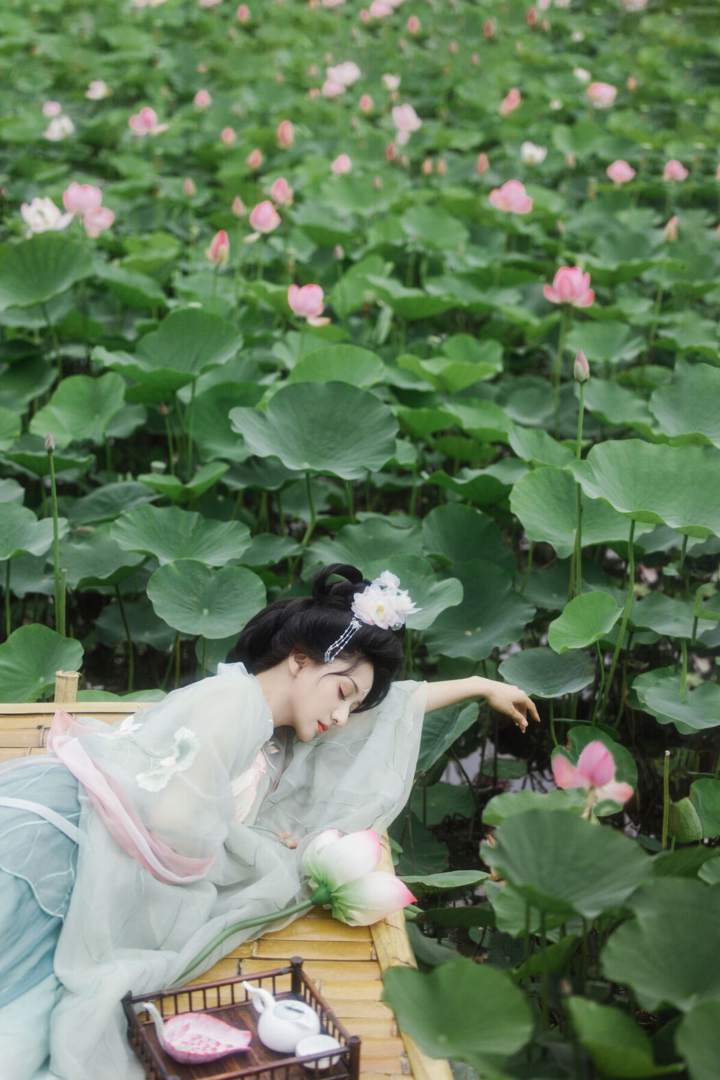 YiTuYu艺图语 Vol.7467 Piao Piao Bu Chi Cao
