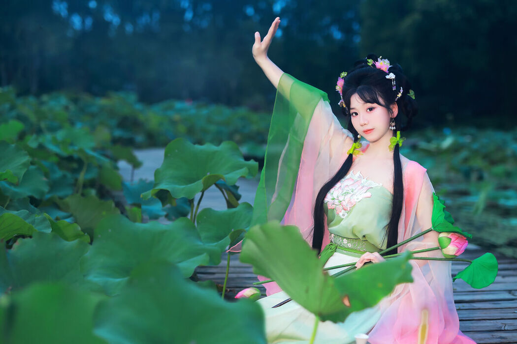 YiTuYu艺图语 Vol.7524 Zhou Zhou AY