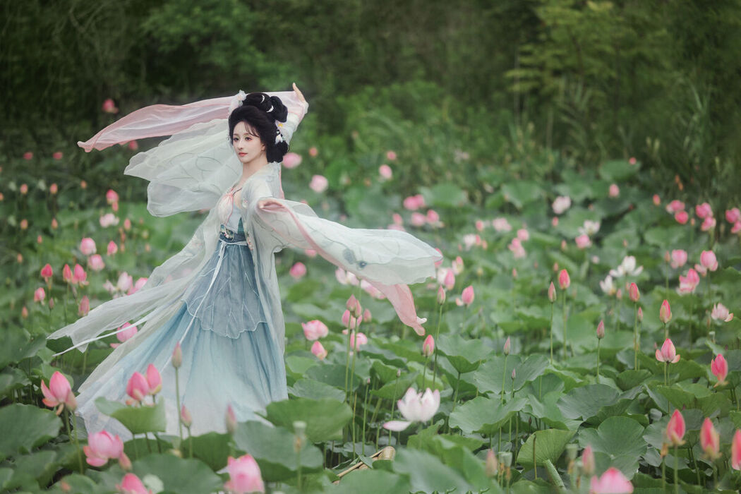 YiTuYu艺图语 Vol.7467 Piao Piao Bu Chi Cao