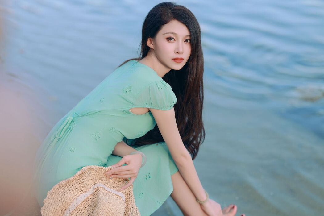 YiTuYu艺图语 Vol.7492 Liu Liu