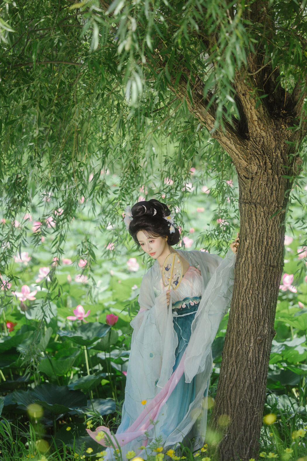 YiTuYu艺图语 Vol.7467 Piao Piao Bu Chi Cao