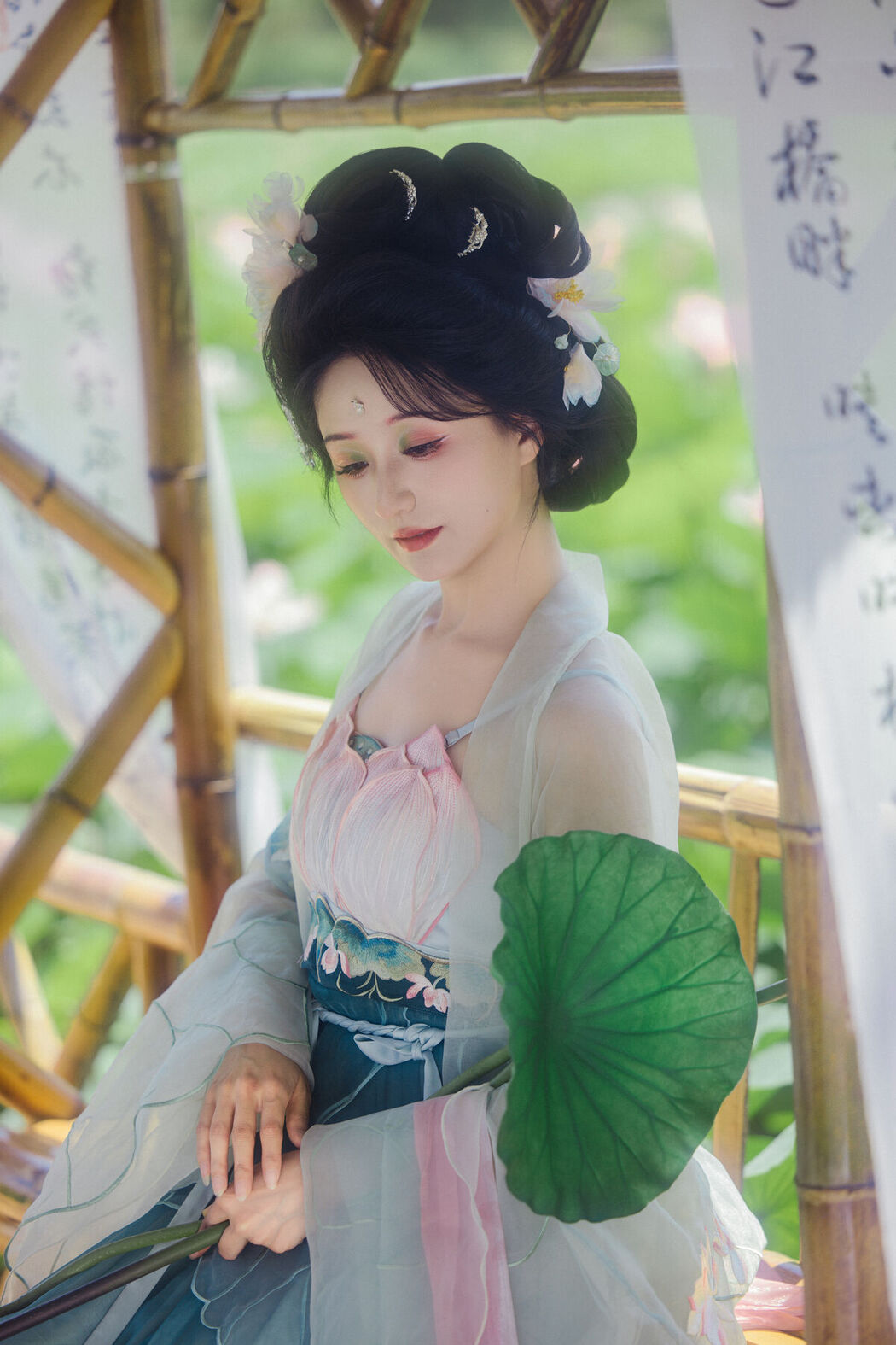 YiTuYu艺图语 Vol.7467 Piao Piao Bu Chi Cao