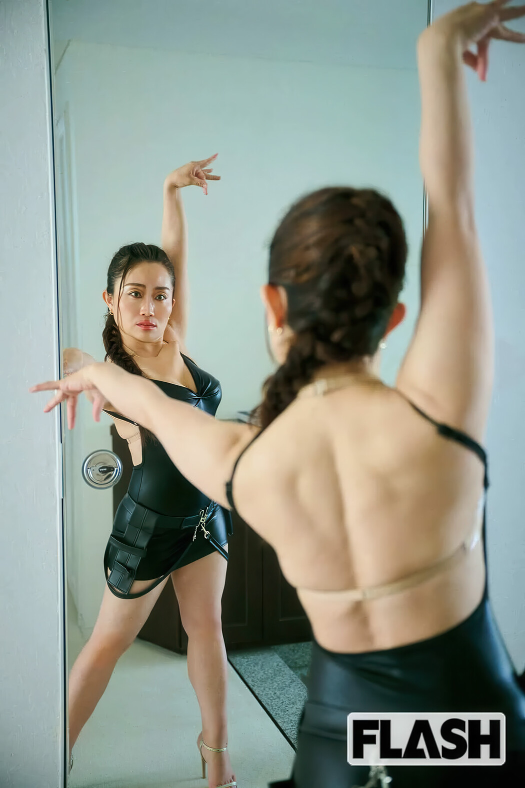 Kintaro キンタロー, FLASH 2025.06.10 (フラッシュ 2025年6月10日号)