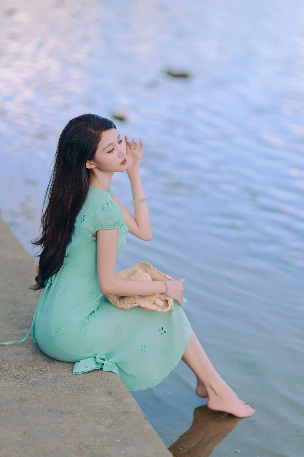 YiTuYu艺图语 Vol.7492 Liu Liu
