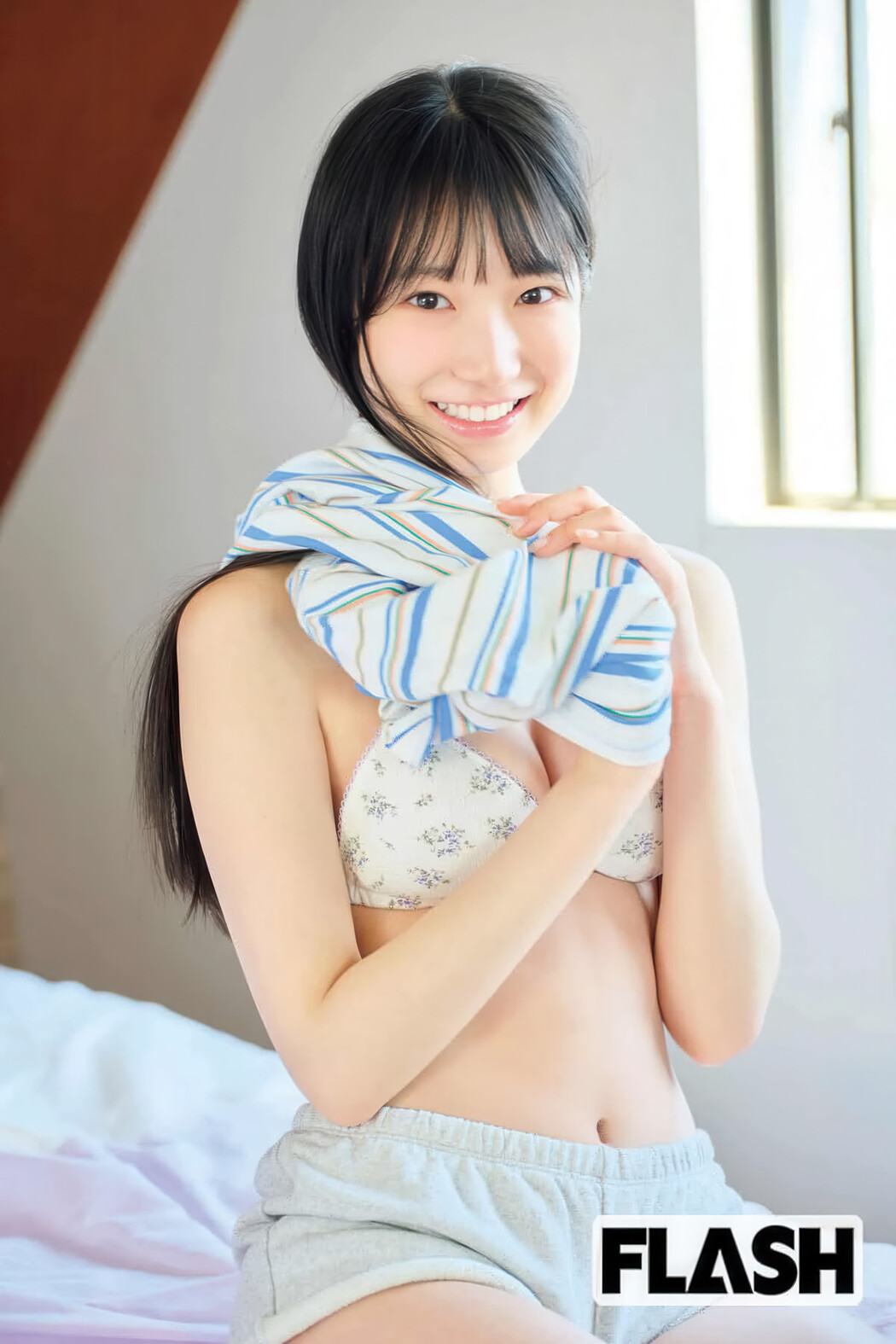 Shiori Momota 百田汐里, FLASH 2025.06.17 (フラッシュ 2025年6月17日号)
