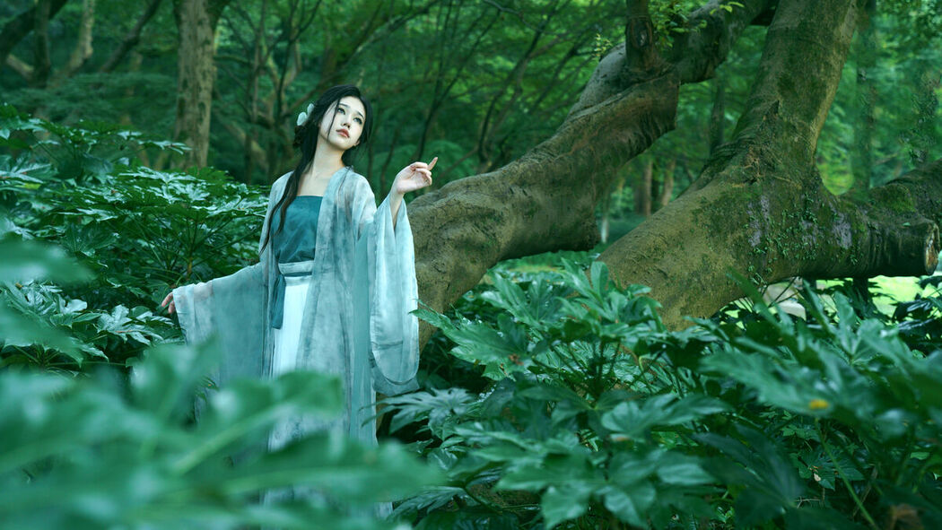 YiTuYu艺图语 Vol.7533 Zang Yi Tong