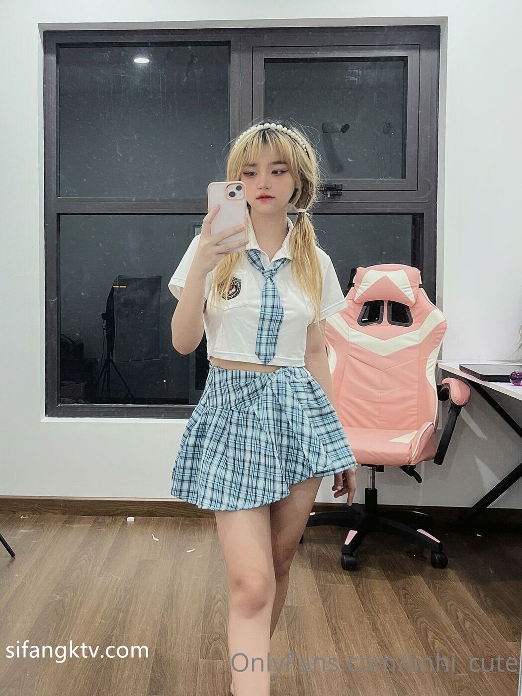 Coser@linhi_cute yuumeilyn – 极品美奶反差婊网红私拍 01 Part2 (62P)