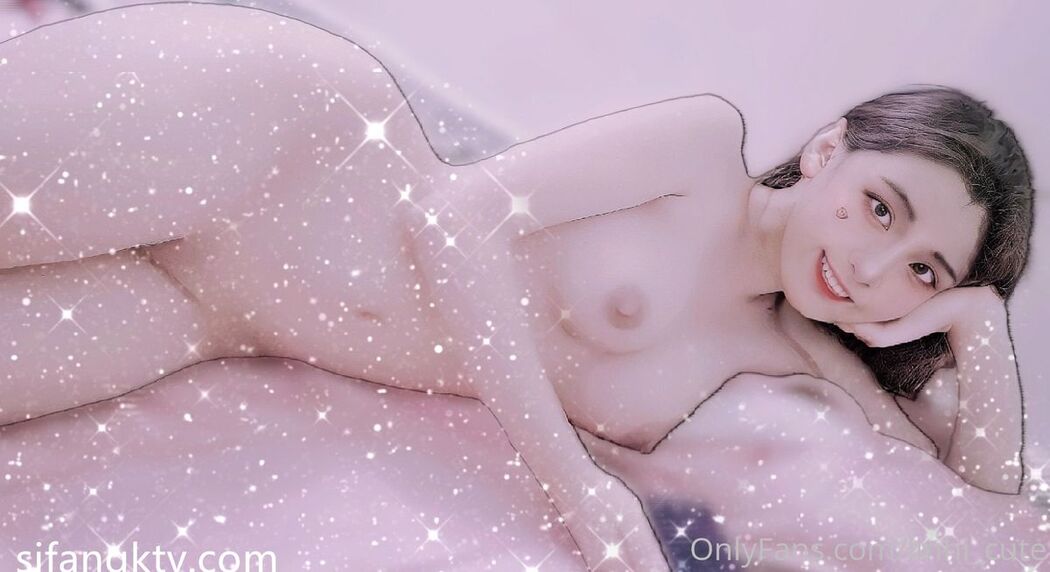 Coser@linhi_cute yuumeilyn – 极品美奶反差婊网红私拍 01 Part1 (63P – 24V)