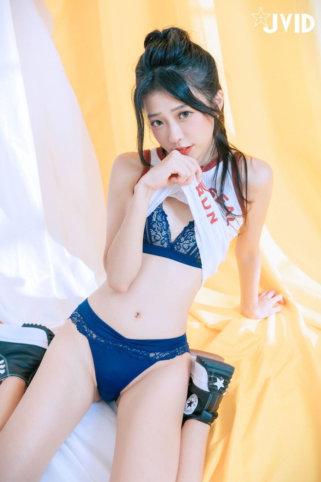 JVID Yan Yan 妍妍 Angel &#8211; 網拍模特兒の淺規則－妍妍 遭射淫師脅迫脫衣強拍裸照 配合度太高反而引起射淫師邪念 Part01 (62P &#8211; 1V)