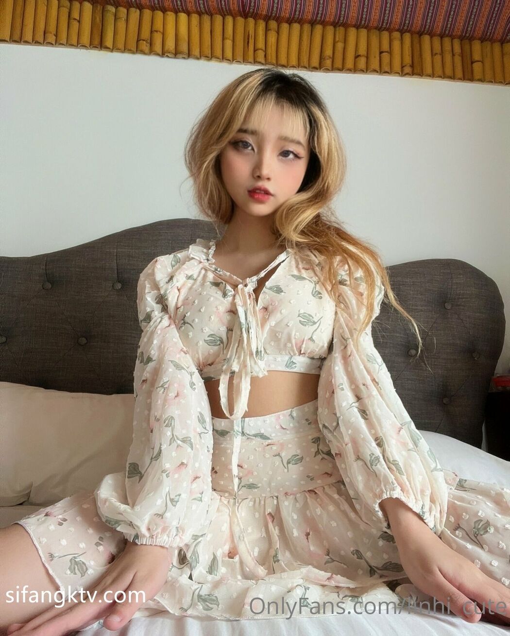 Coser@linhi_cute yuumeilyn – 极品美奶反差婊网红私拍 01 Part1 (63P – 24V)