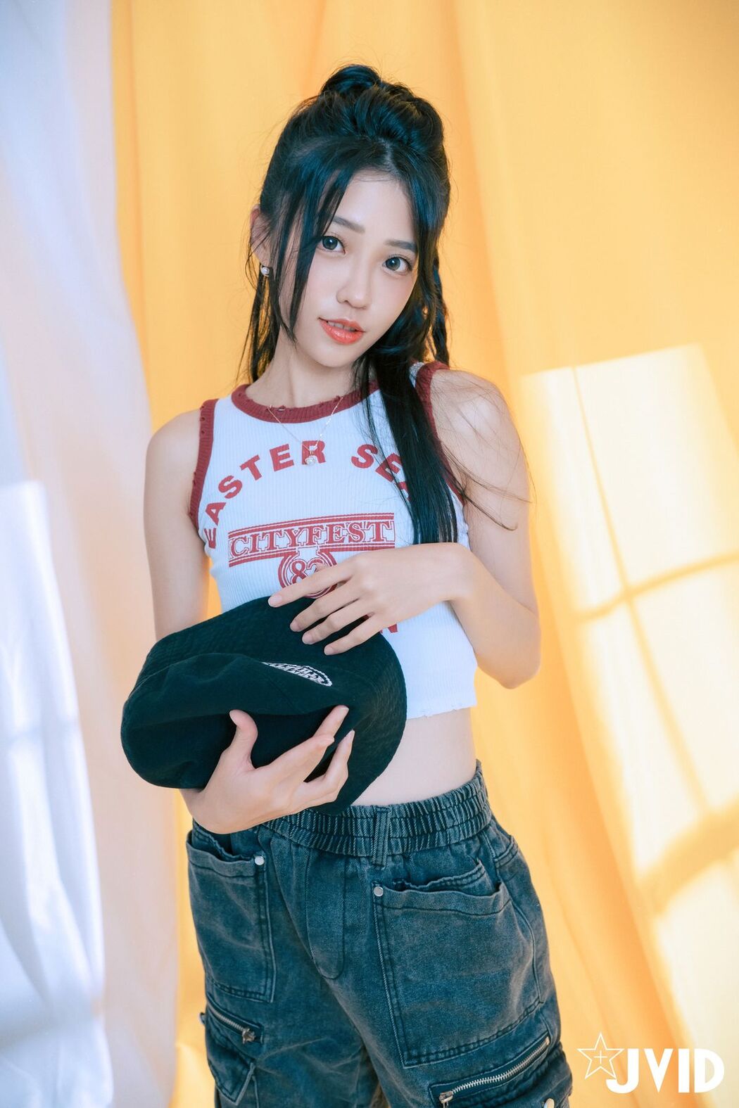 JVID Yan Yan 妍妍 Angel &#8211; 網拍模特兒の淺規則－妍妍 遭射淫師脅迫脫衣強拍裸照 配合度太高反而引起射淫師邪念 Part01 (62P &#8211; 1V)