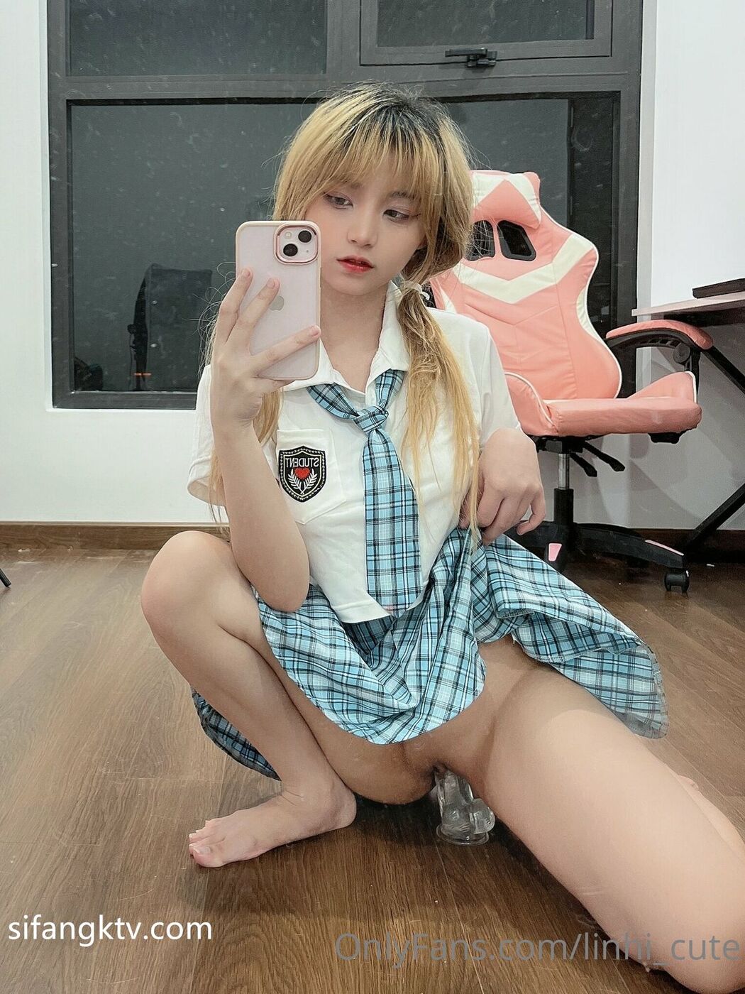 Coser@linhi_cute yuumeilyn – 极品美奶反差婊网红私拍 01 Part2 (62P)