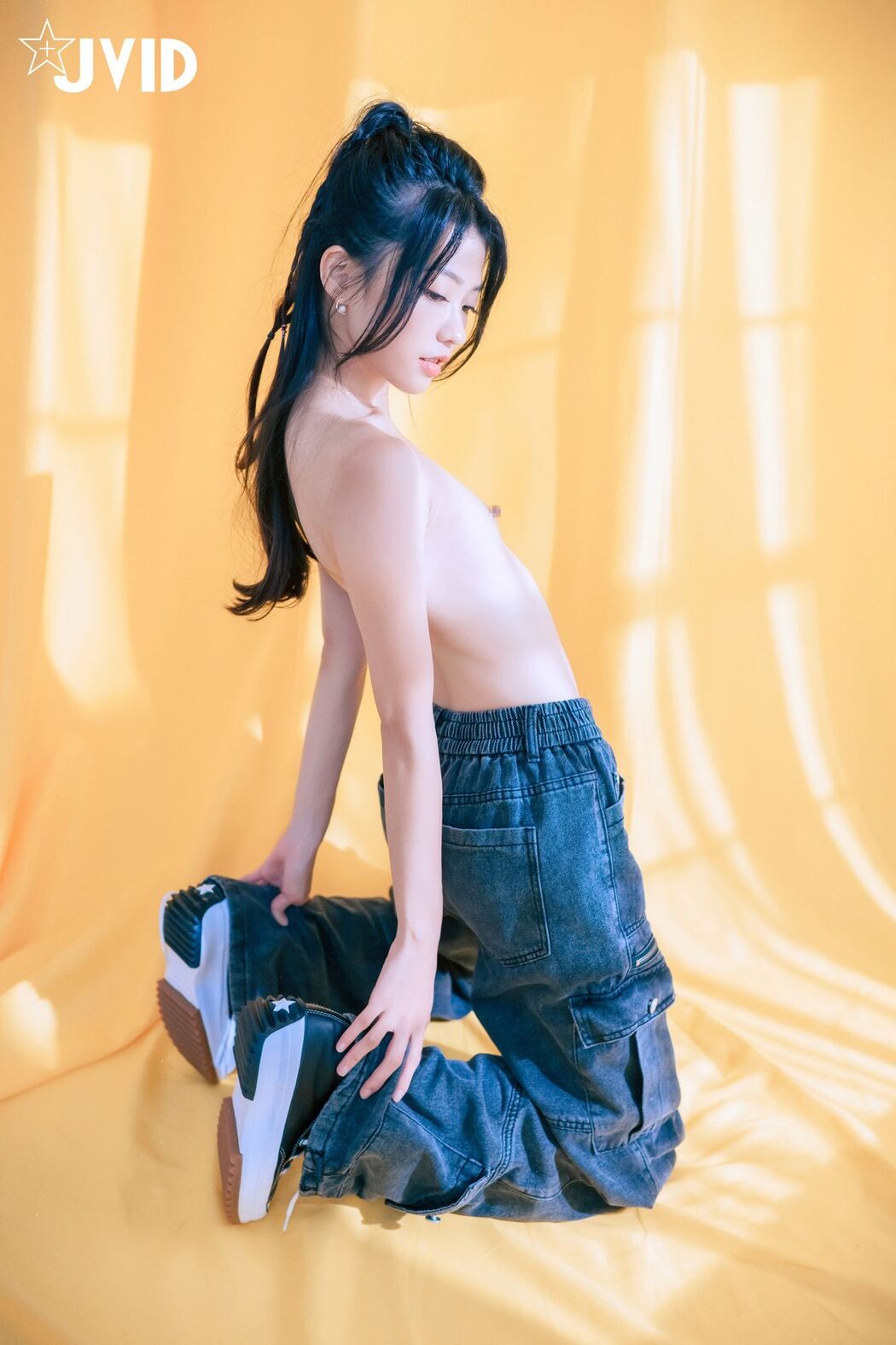 JVID Yan Yan 妍妍 Angel &#8211; 網拍模特兒の淺規則－妍妍 遭射淫師脅迫脫衣強拍裸照 配合度太高反而引起射淫師邪念 Part01 (62P &#8211; 1V)