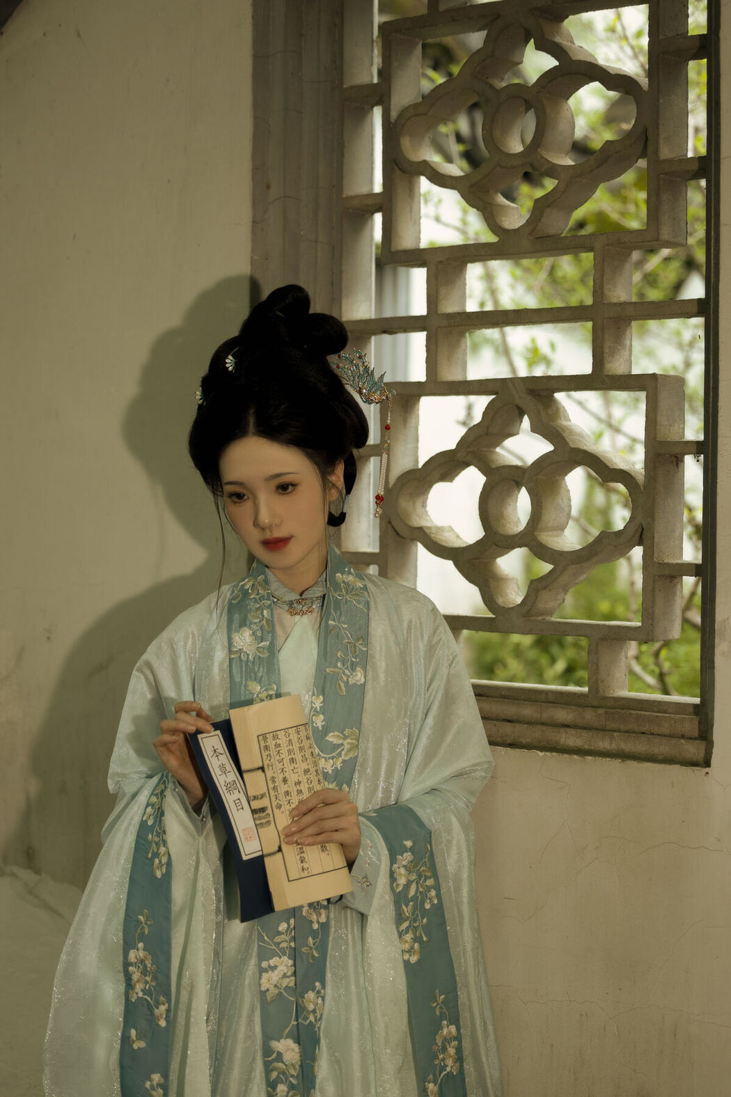 YiTuYu艺图语 Vol.7551 Yu Qing
