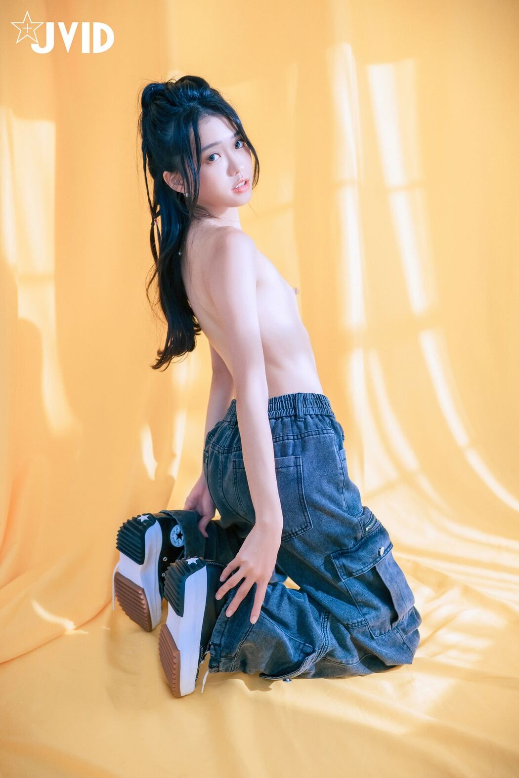 JVID Yan Yan 妍妍 Angel &#8211; 網拍模特兒の淺規則－妍妍 遭射淫師脅迫脫衣強拍裸照 配合度太高反而引起射淫師邪念 Part01 (62P &#8211; 1V)