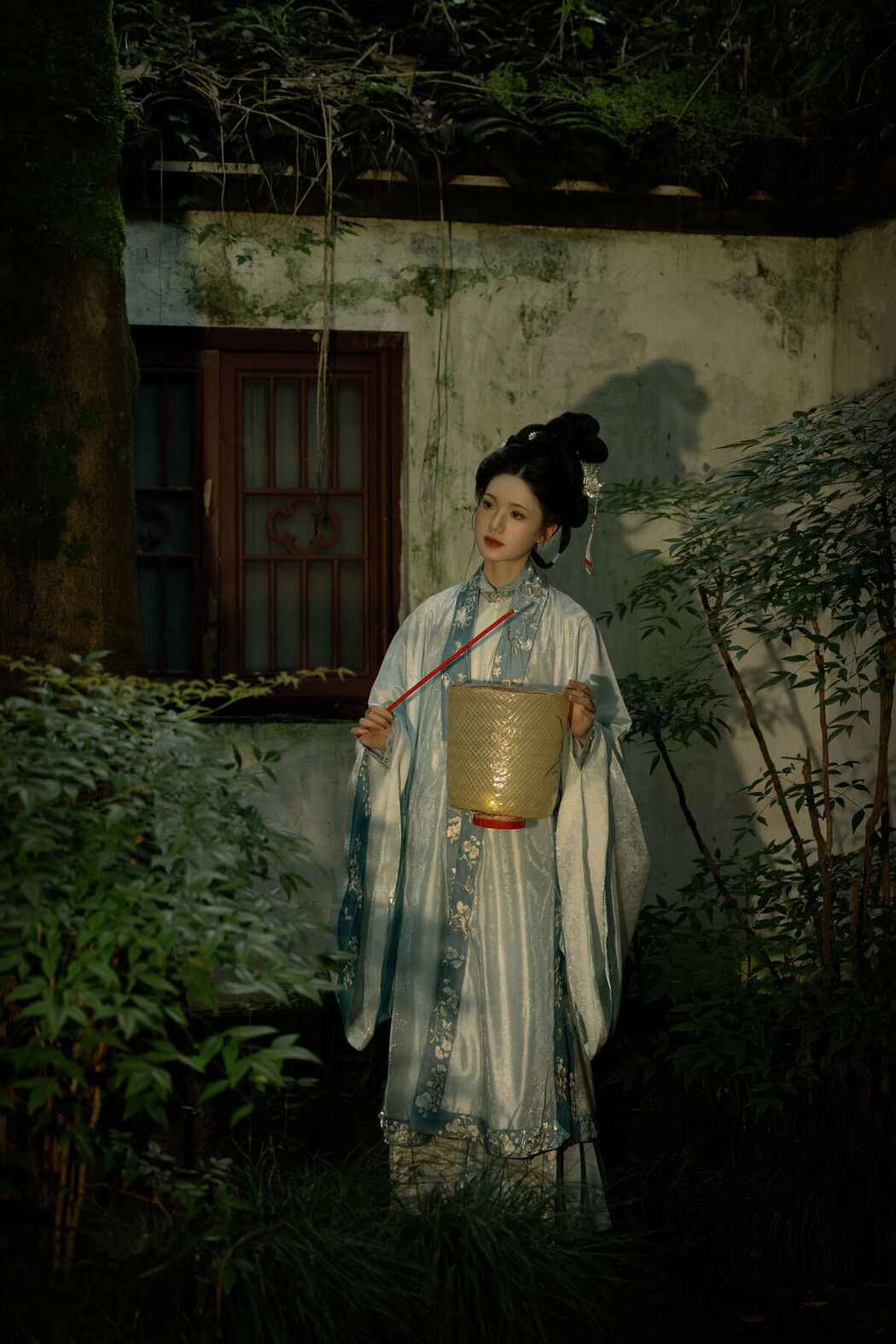YiTuYu艺图语 Vol.7551 Yu Qing