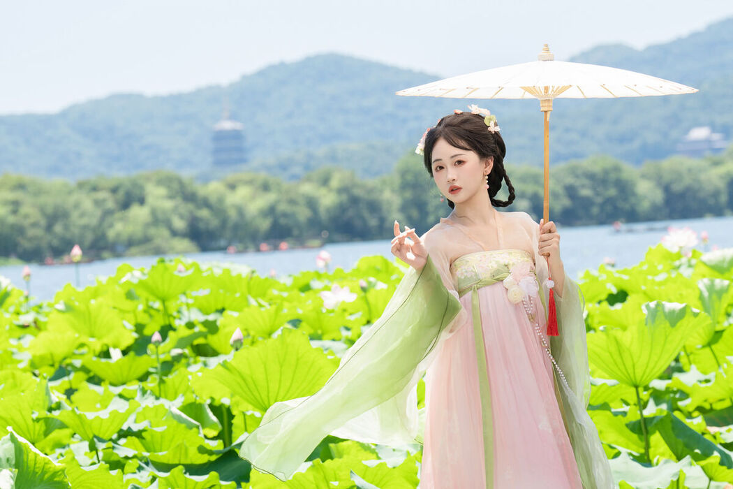 YiTuYu艺图语 Vol.7550 Jiao Yi Zhi Sui Sui