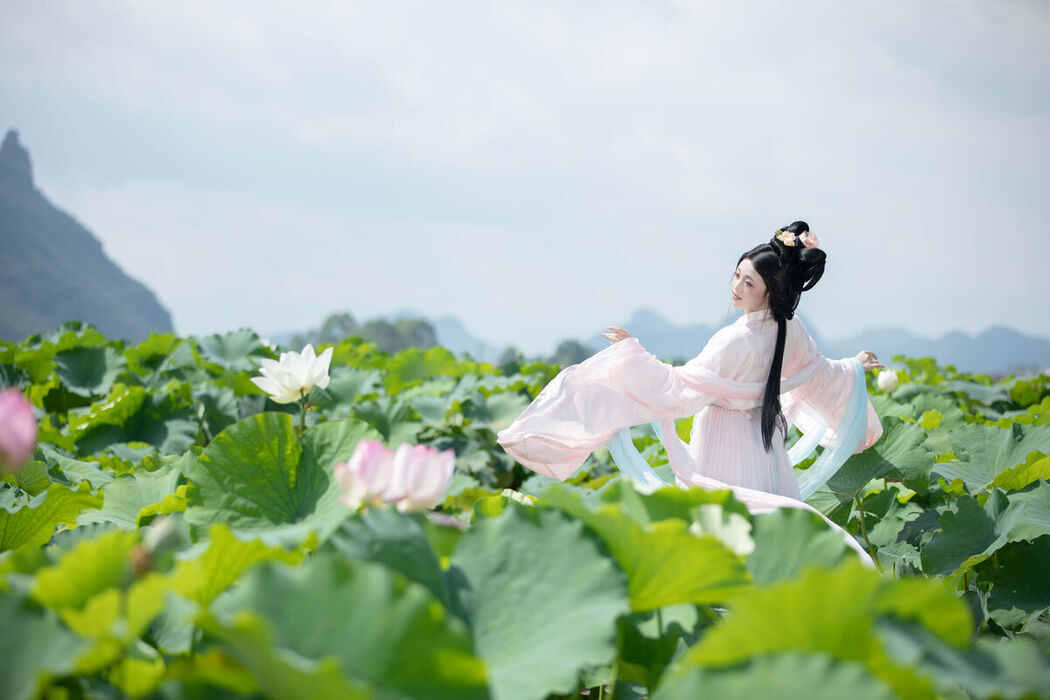 YiTuYu艺图语 Vol.7597 Jin Zou Ba