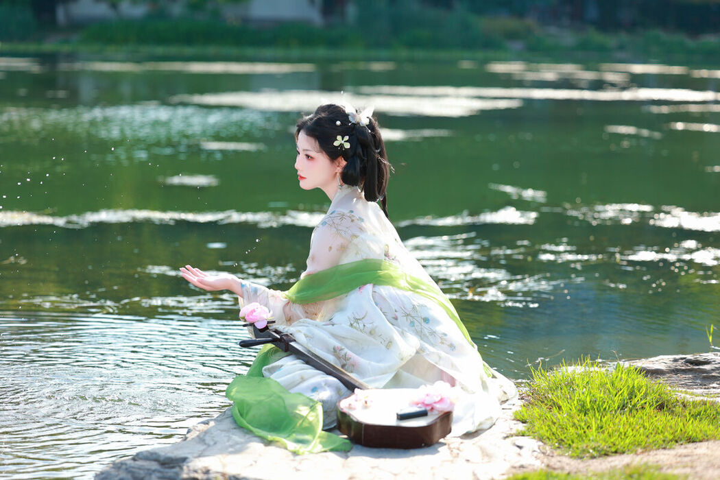 YiTuYu艺图语 Vol.7579 Yu Xiao Li Lili