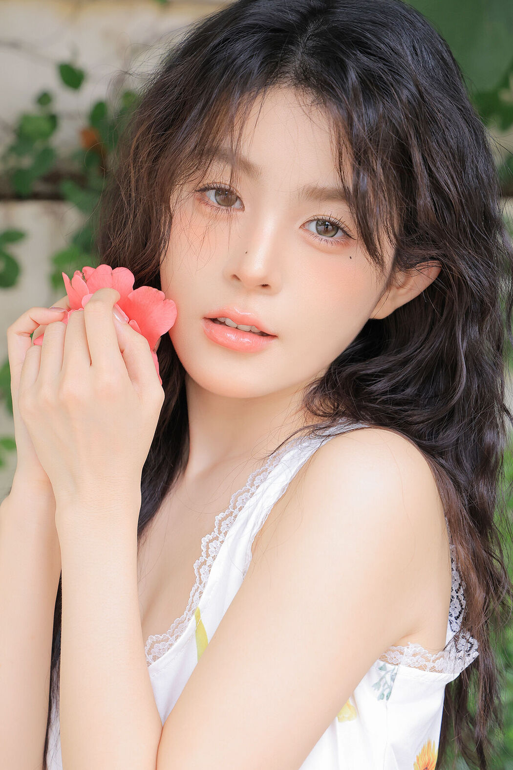YiTuYu艺图语 Vol.7582 Luo Xin Xin Cover Photo