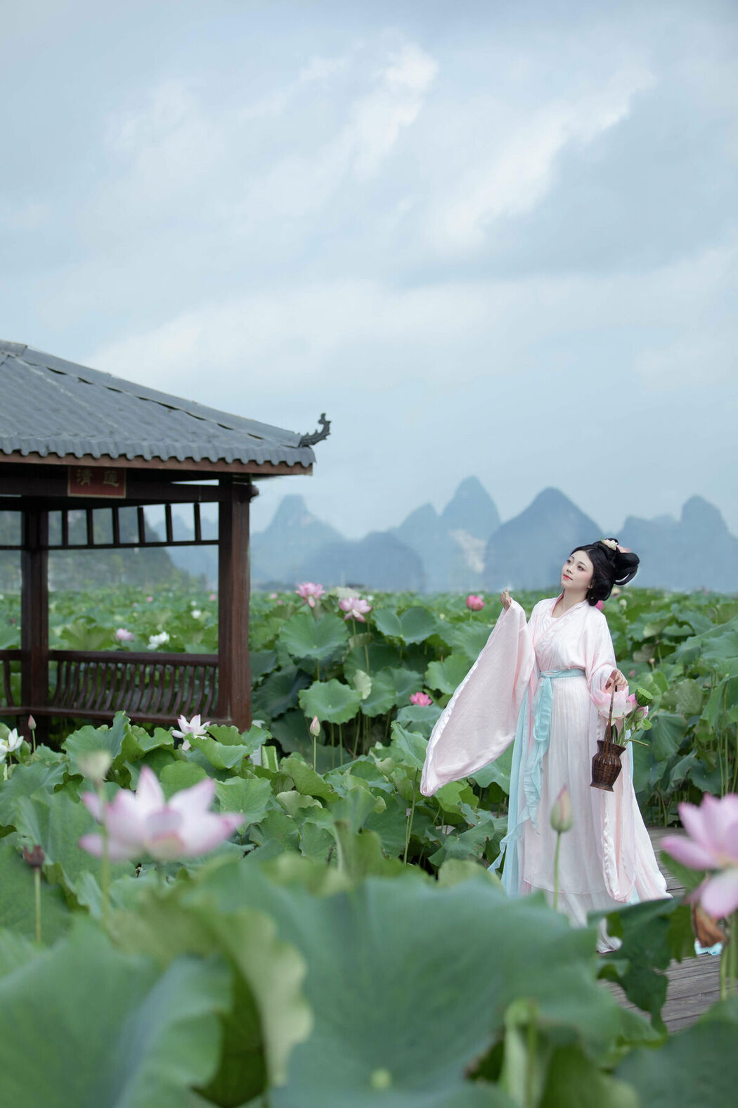 YiTuYu艺图语 Vol.7597 Jin Zou Ba