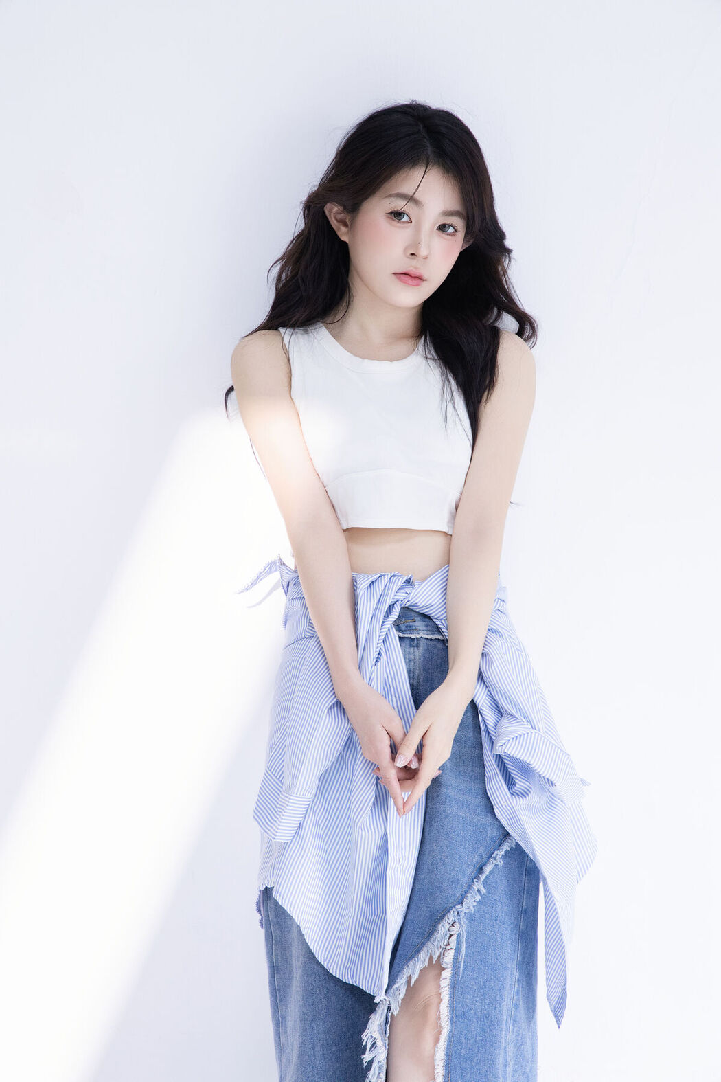 YiTuYu艺图语 Vol.7596 Luo Xin Xin