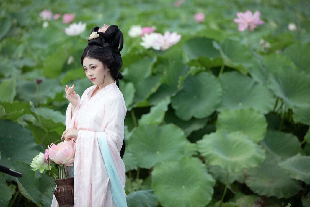 YiTuYu艺图语 Vol.7597 Jin Zou Ba
