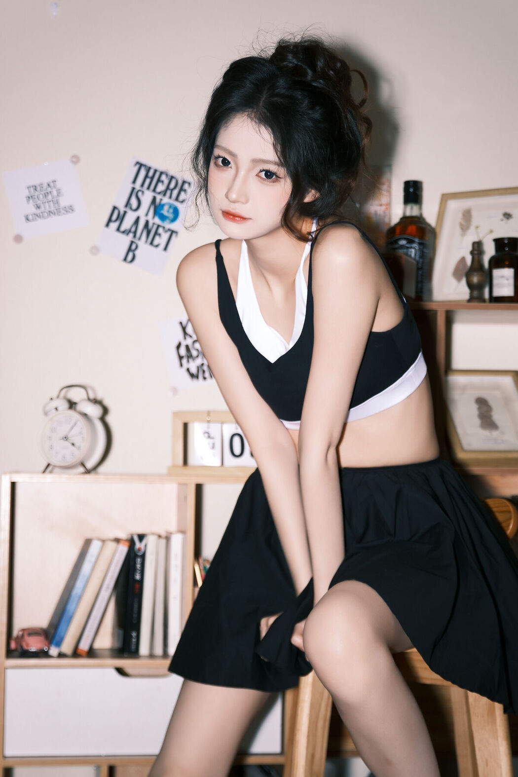 YiTuYu艺图语 Vol.7622 Xiao Dai Tong Xue