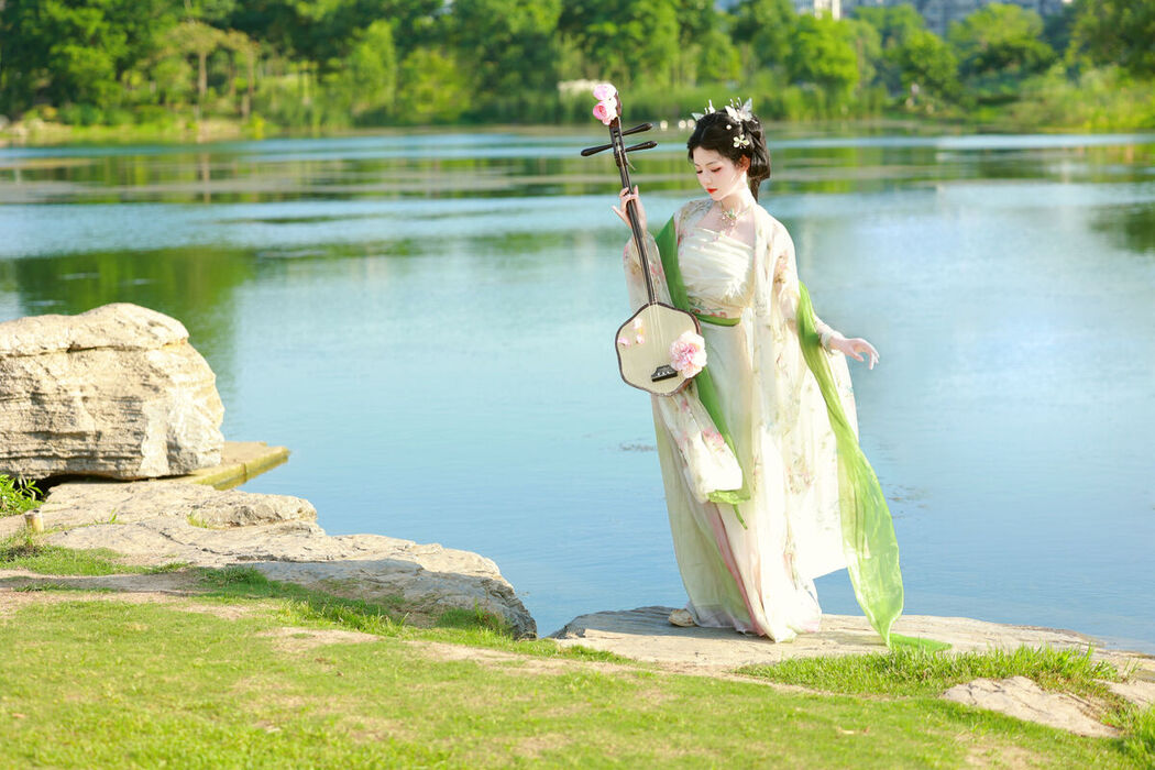 YiTuYu艺图语 Vol.7579 Yu Xiao Li Lili