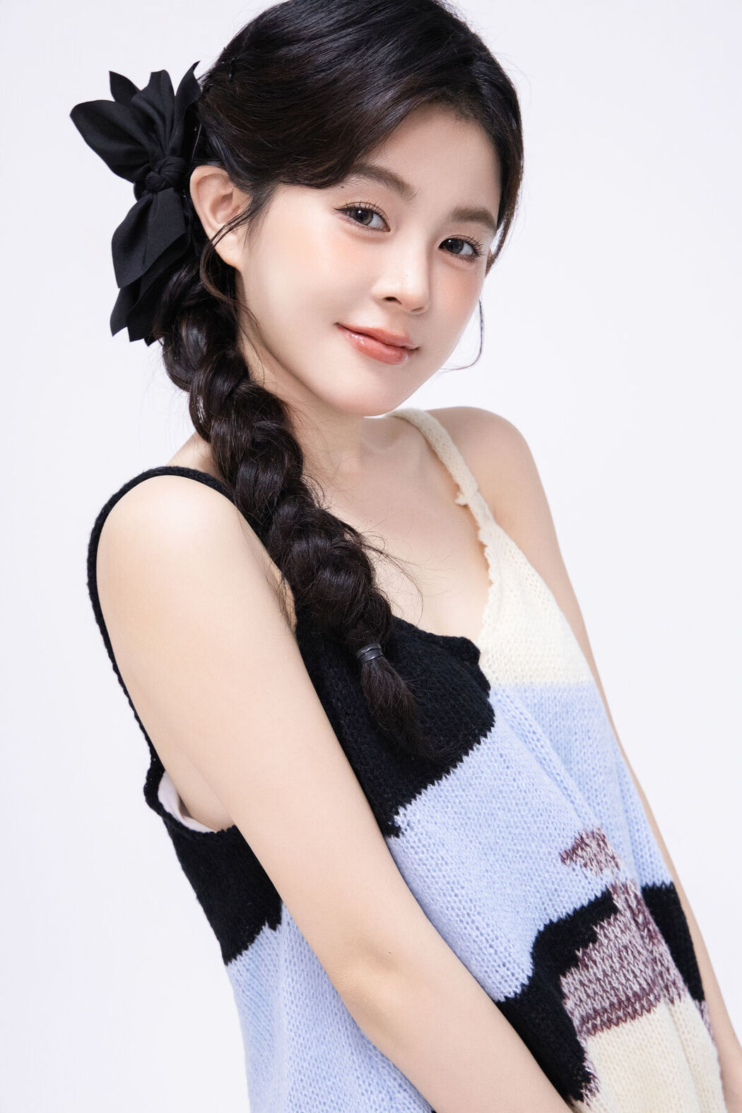 YiTuYu艺图语 Vol.7627 Luo Xin Xin